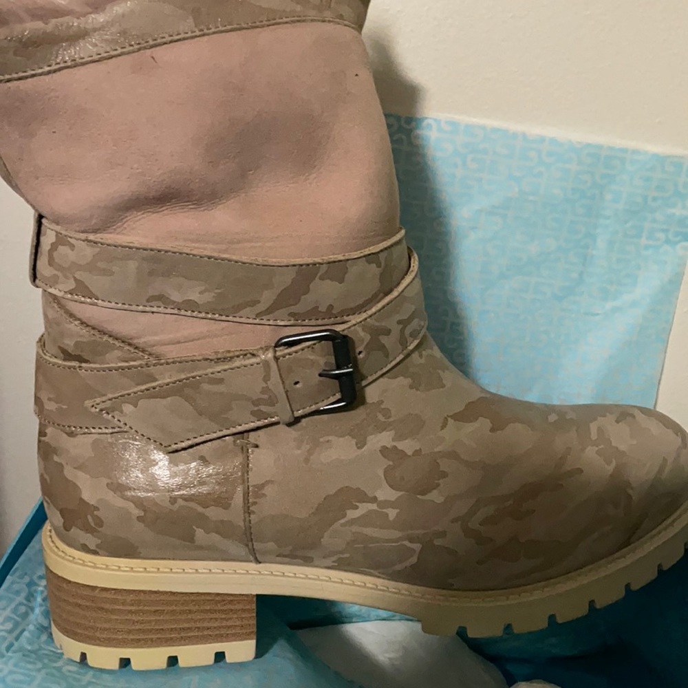 NWT Ross and Snow Emilia size 11 Blush Camo